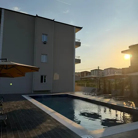 Arkej Pool Aparthotel Golem (Tirana)